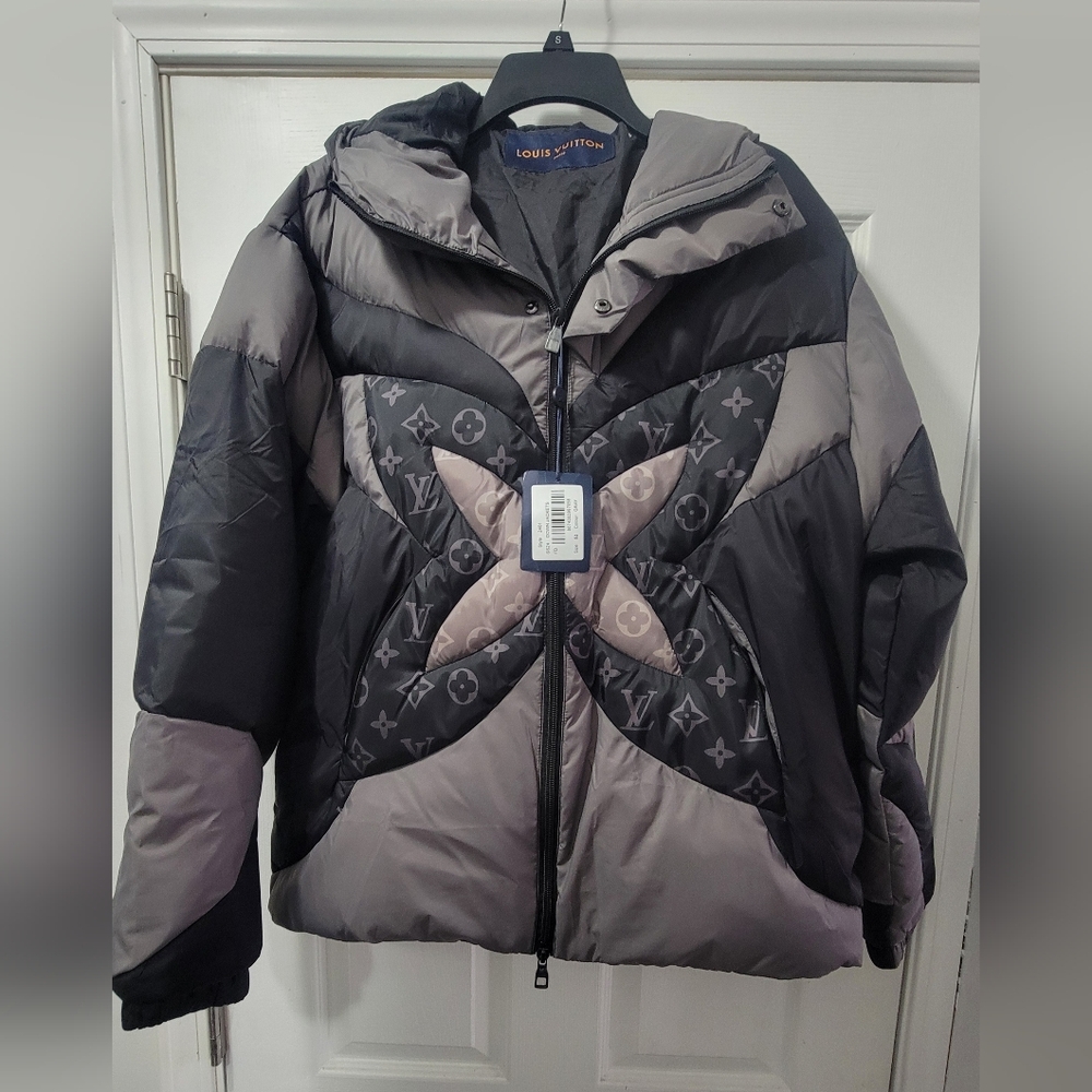 Mens Down Coat. Size 52. XL